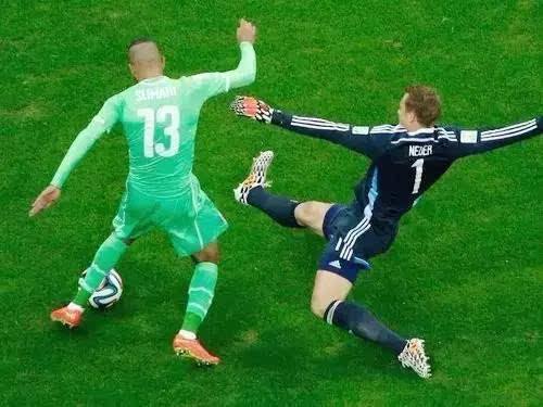  热那亚门将屡献神扑，铜墙铁壁助球队全身而退