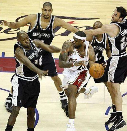  勒沃库森进攻火力全开，五球横扫法兰克福展现统治力  